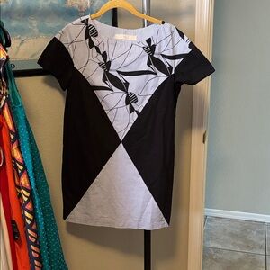 Tela Black and White Geometric Short Sleeve Top